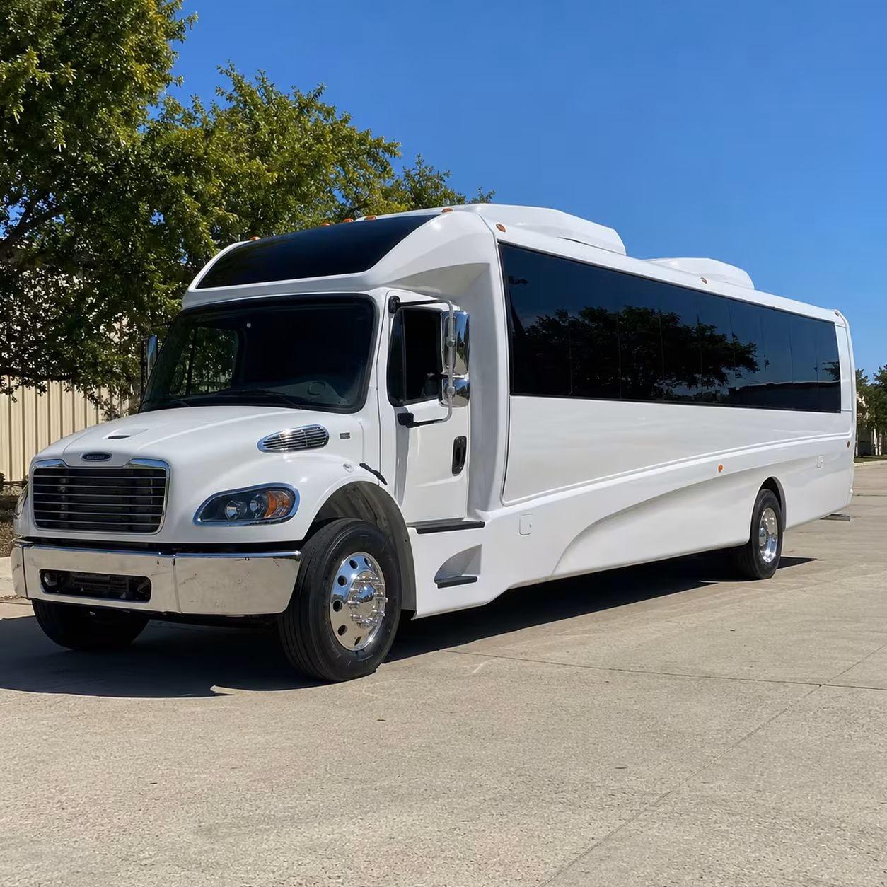 boulder minibus rentals for cu boulder campus field trips